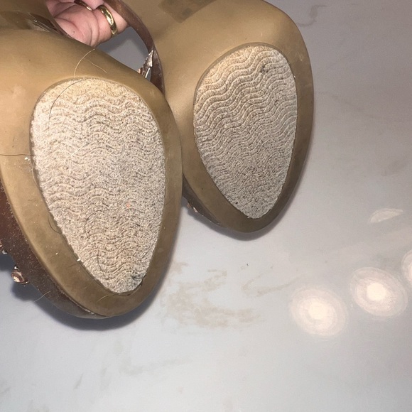Scrappy, sparkle heel. Size 8 - Picture 4 of 7